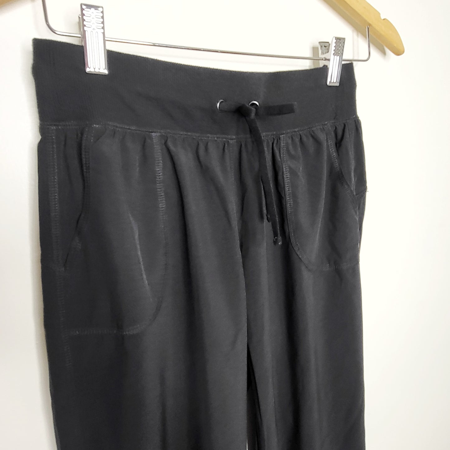 DZAV1 - Old Navy black wide leg quick dry pants, size XS, good condition