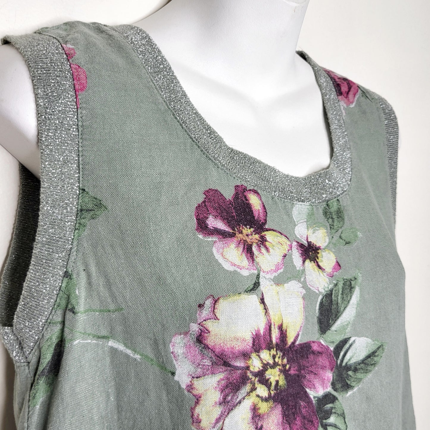 PMOR1 - M Made in Italy green floral print linen sleeveless top, size small, good condition