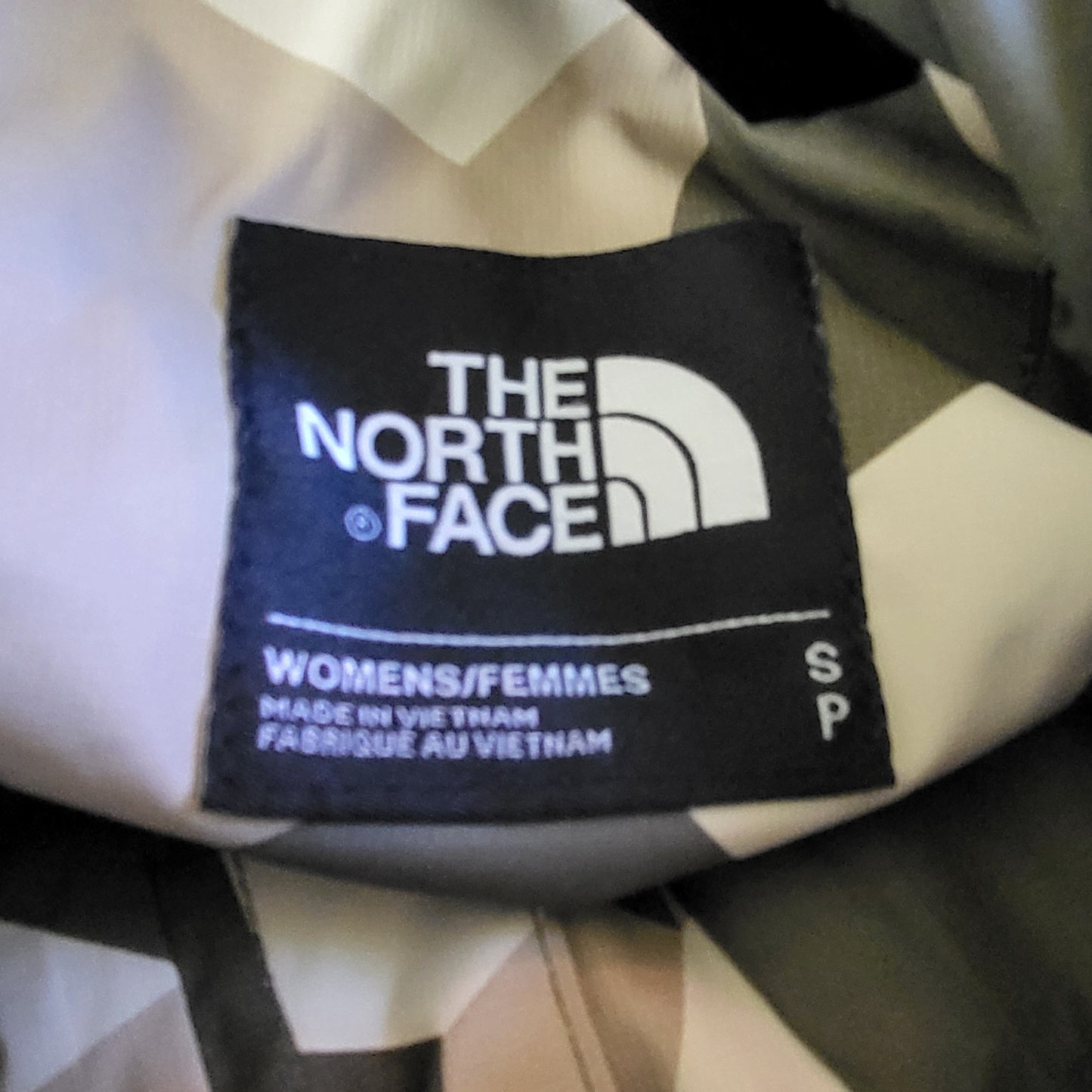 LCRW1 -  The North Face Resolve Parka II Jacket. Size small (ladies)