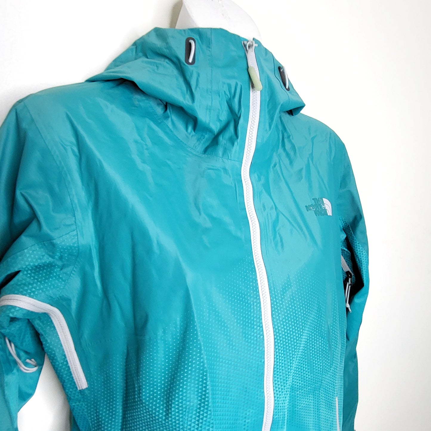 LCRW1 - The North Face turquoise rain jacket. Size small