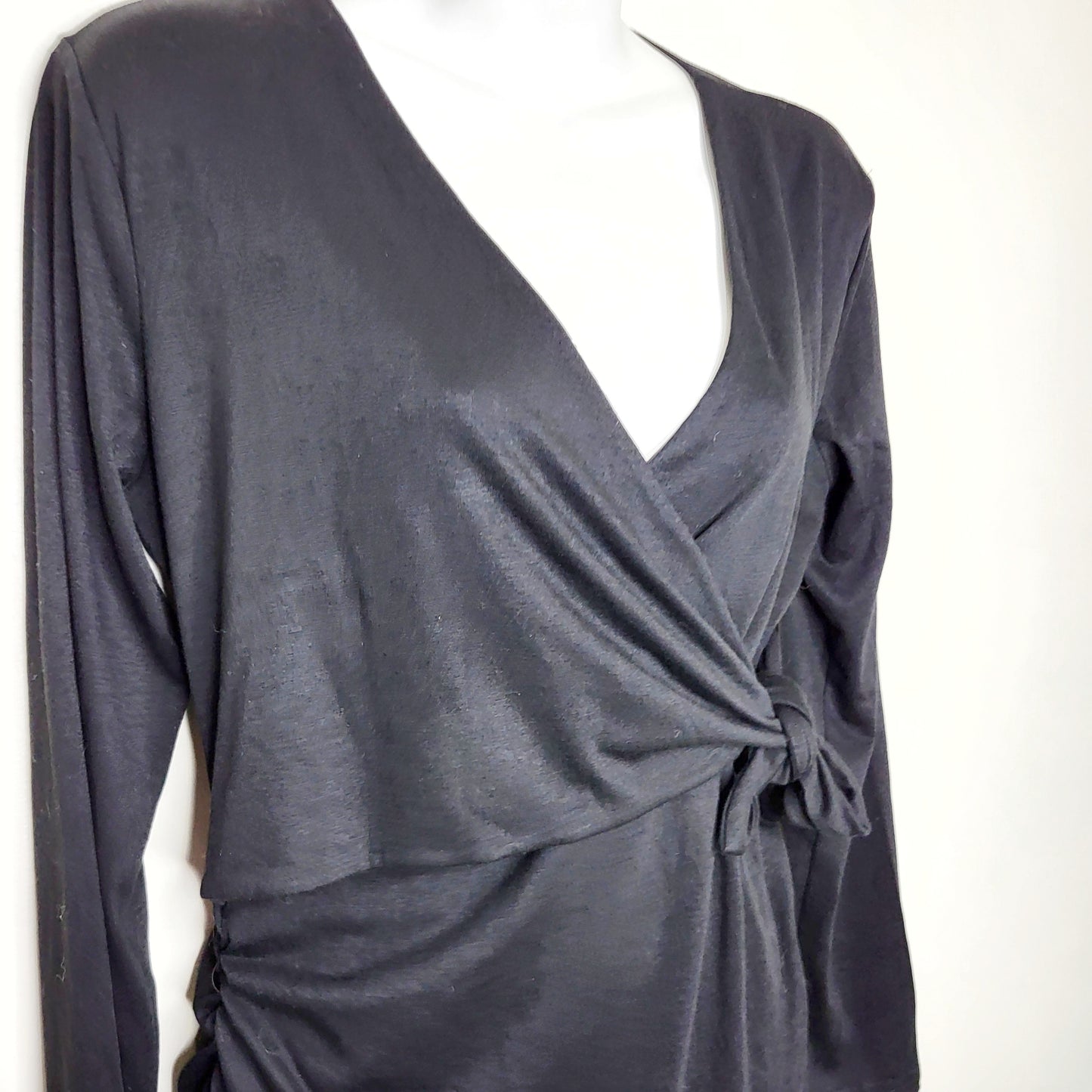 LCRW1 - NEW - Poshglam black wrap style top. Size medium (sizes like a small)