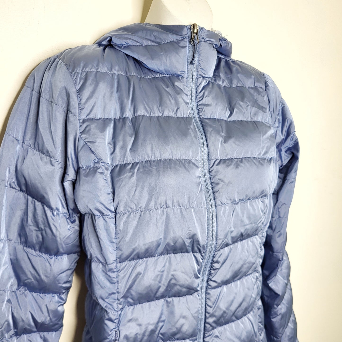 LCRW1 - Eddie Bauer EB650 blue hooded down jacket. Size XS