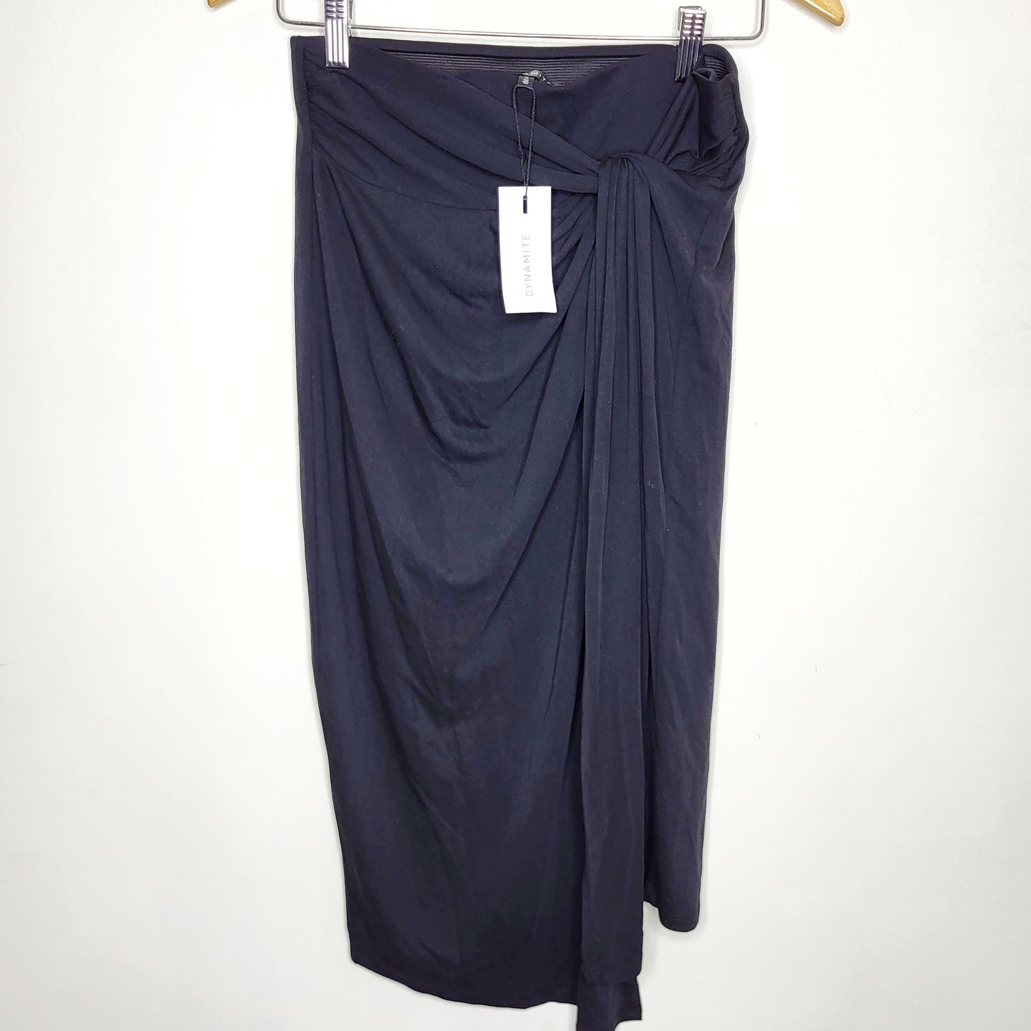 LCRW1 - NEW - Dynamite black rayon skirt. Size medium