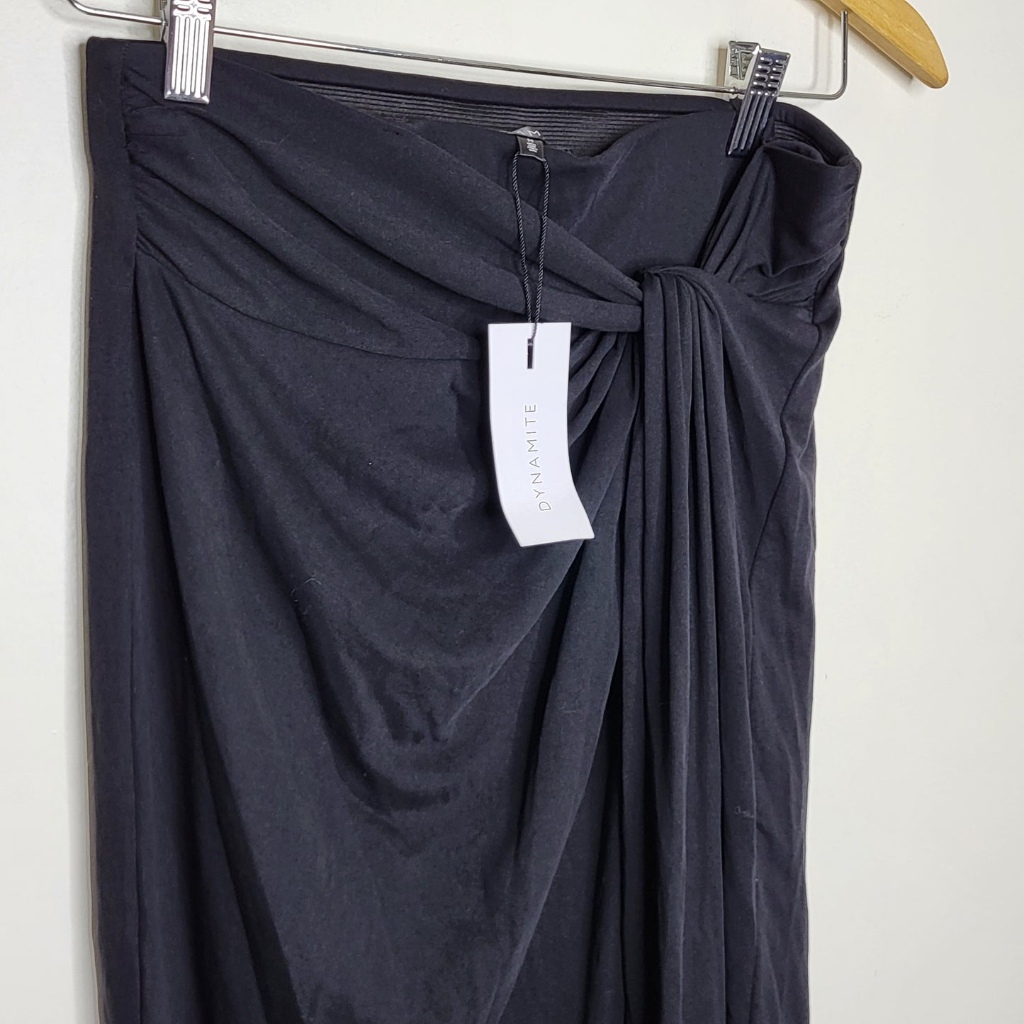 LCRW1 - NEW - Dynamite black rayon skirt. Size medium