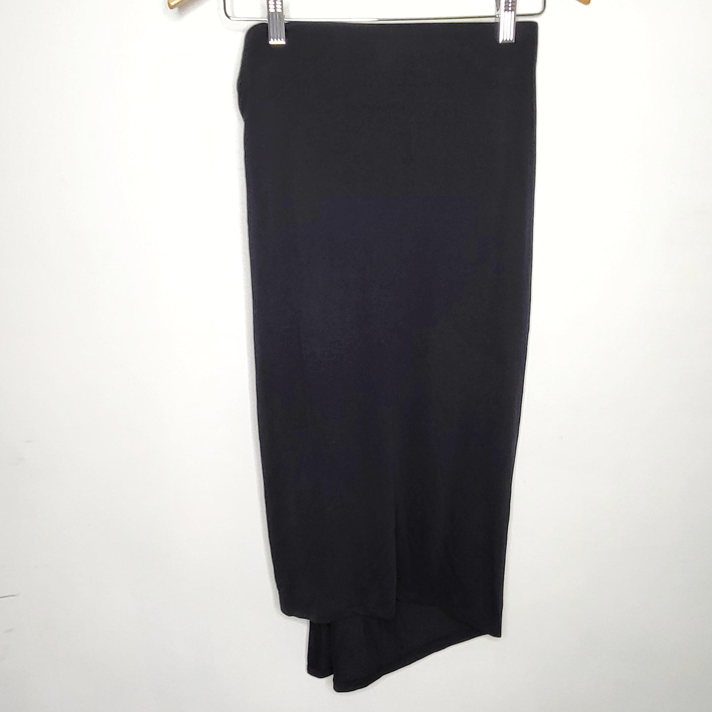 LCRW1 - NEW - Dynamite black rayon skirt. Size medium