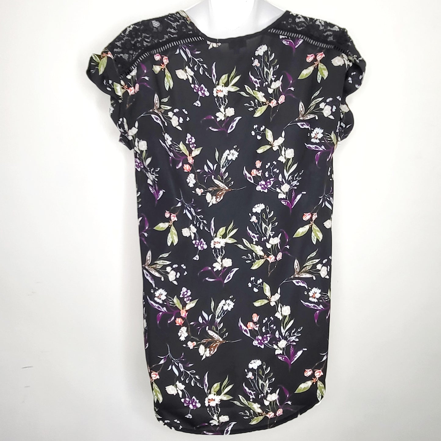 LCRW1 - Kismet black floral print top. Size small