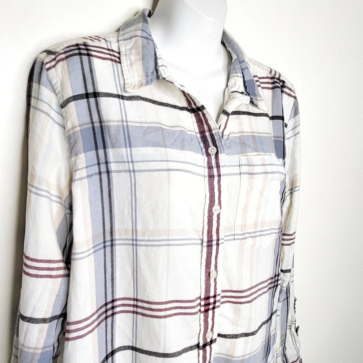 LCRW1 - Calvin Klein plaid button down flannel shirt. Size large