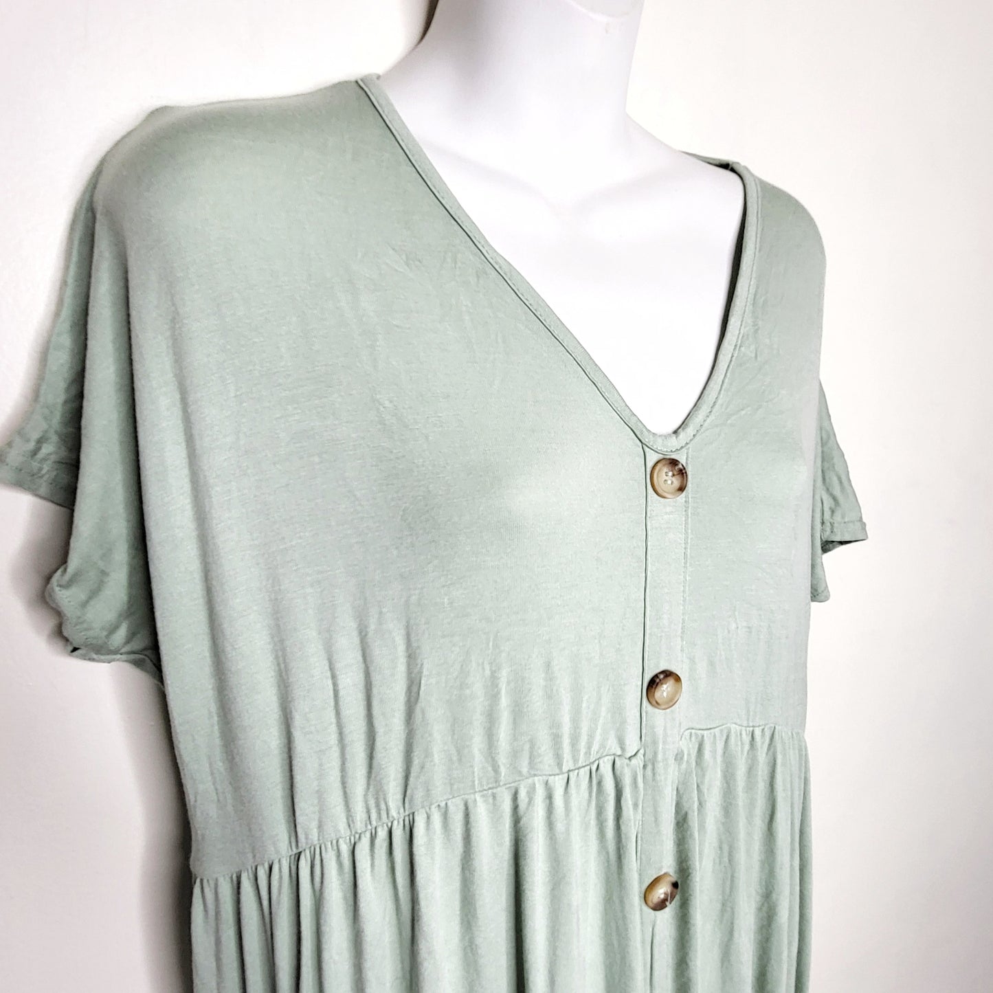 LCRW1 - Boohoo mint green rayon dress. Size 10