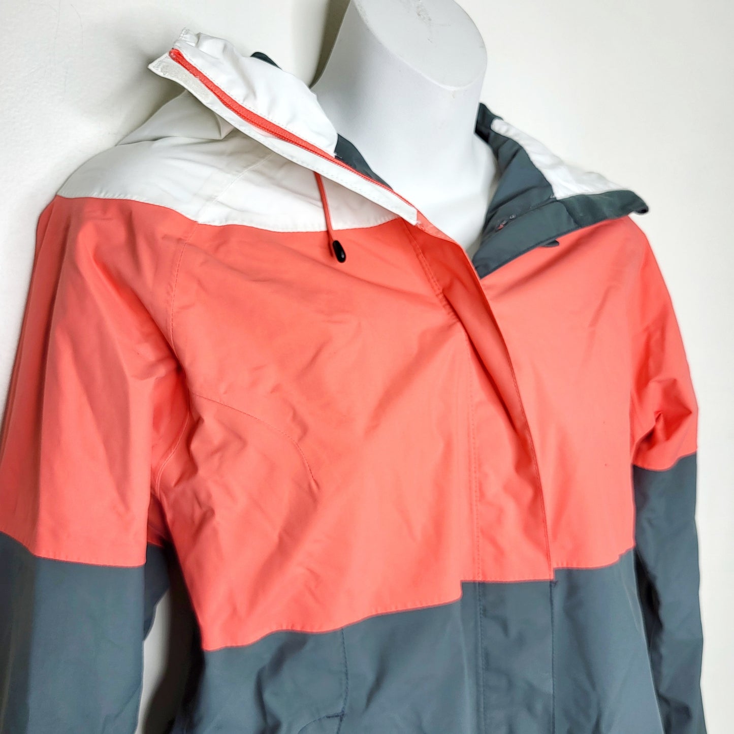 LCRW1 - Helly Hansen wind and waterproof "Loke" shell jacket. Size small