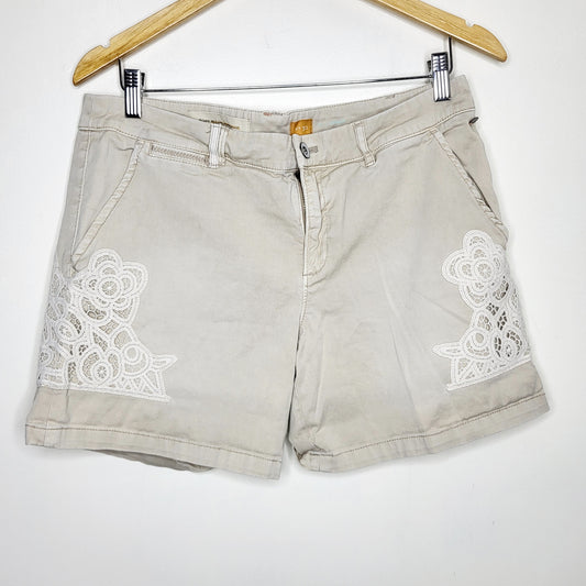 PSKL11 - Pilcro and the Letterpress khaki short with lace detail. 33 inch waist