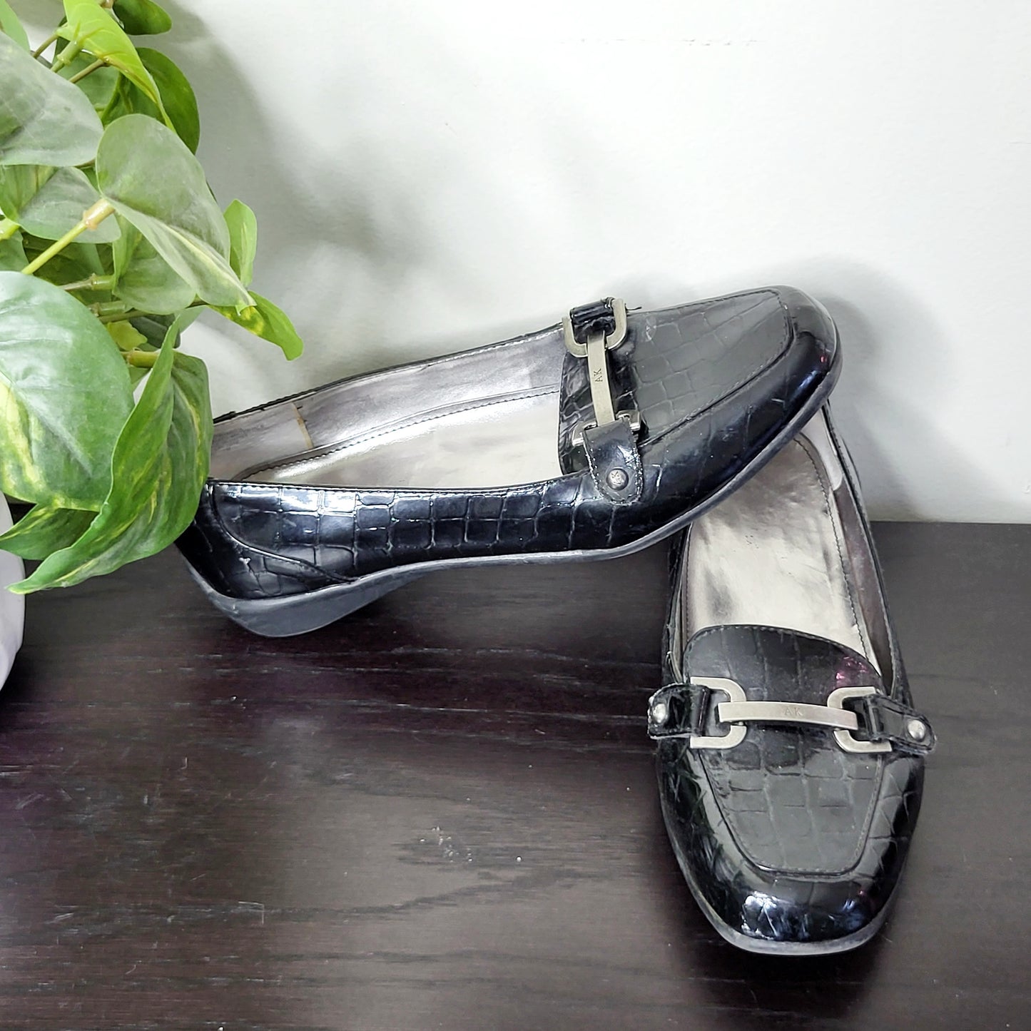 CMOH1 - Anne klein black Croc style loafers. Size 7M