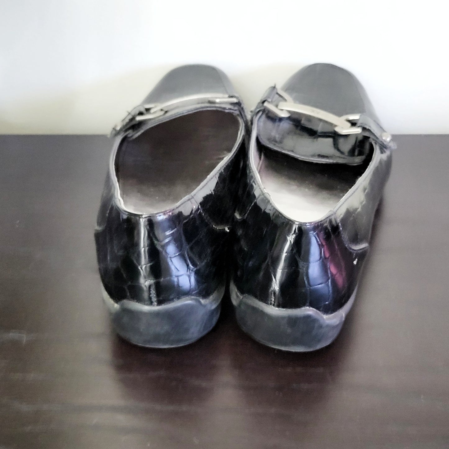 CMOH1 - Anne klein black Croc style loafers. Size 7M