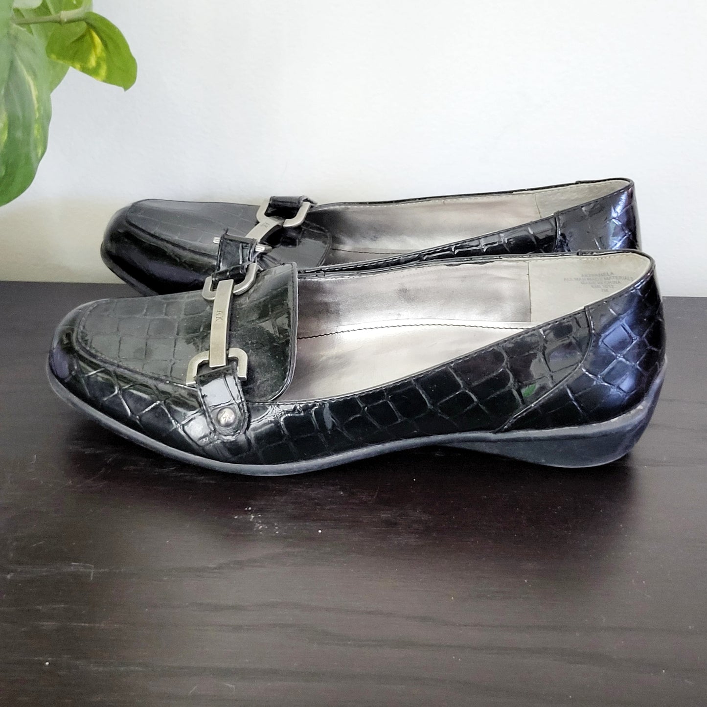 CMOH1 - Anne klein black Croc style loafers. Size 7M