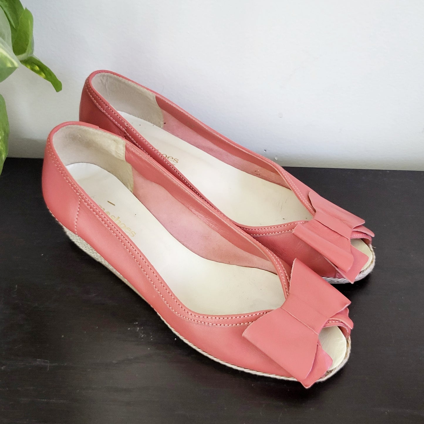 CMOH1 - Town Shoes coral leather wedge open toe sandals. Size 6.5