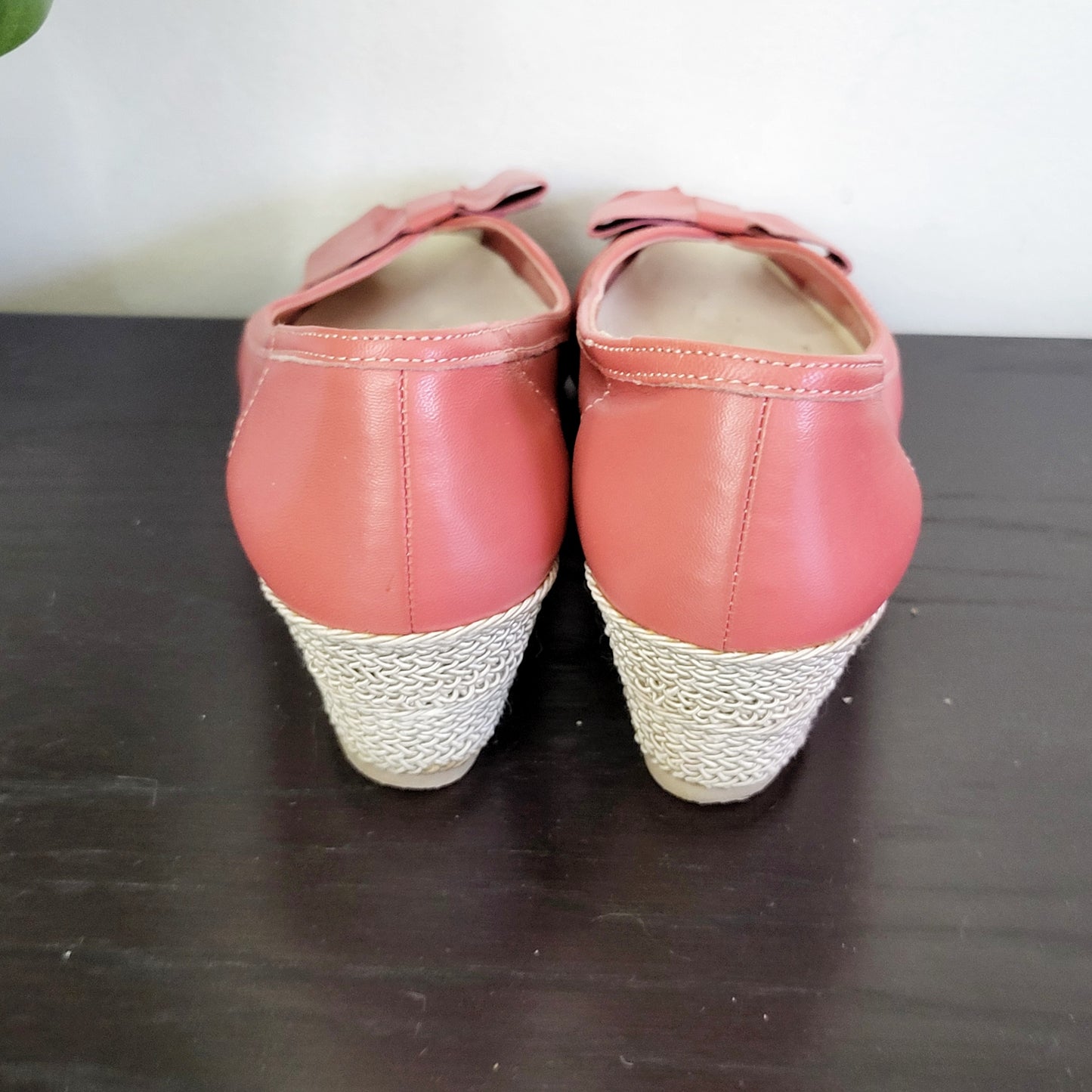 CMOH1 - Town Shoes coral leather wedge open toe sandals. Size 6.5