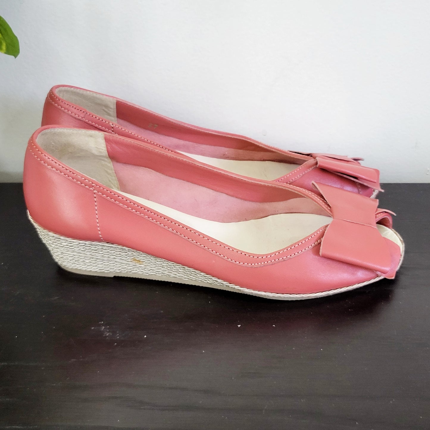 CMOH1 - Town Shoes coral leather wedge open toe sandals. Size 6.5