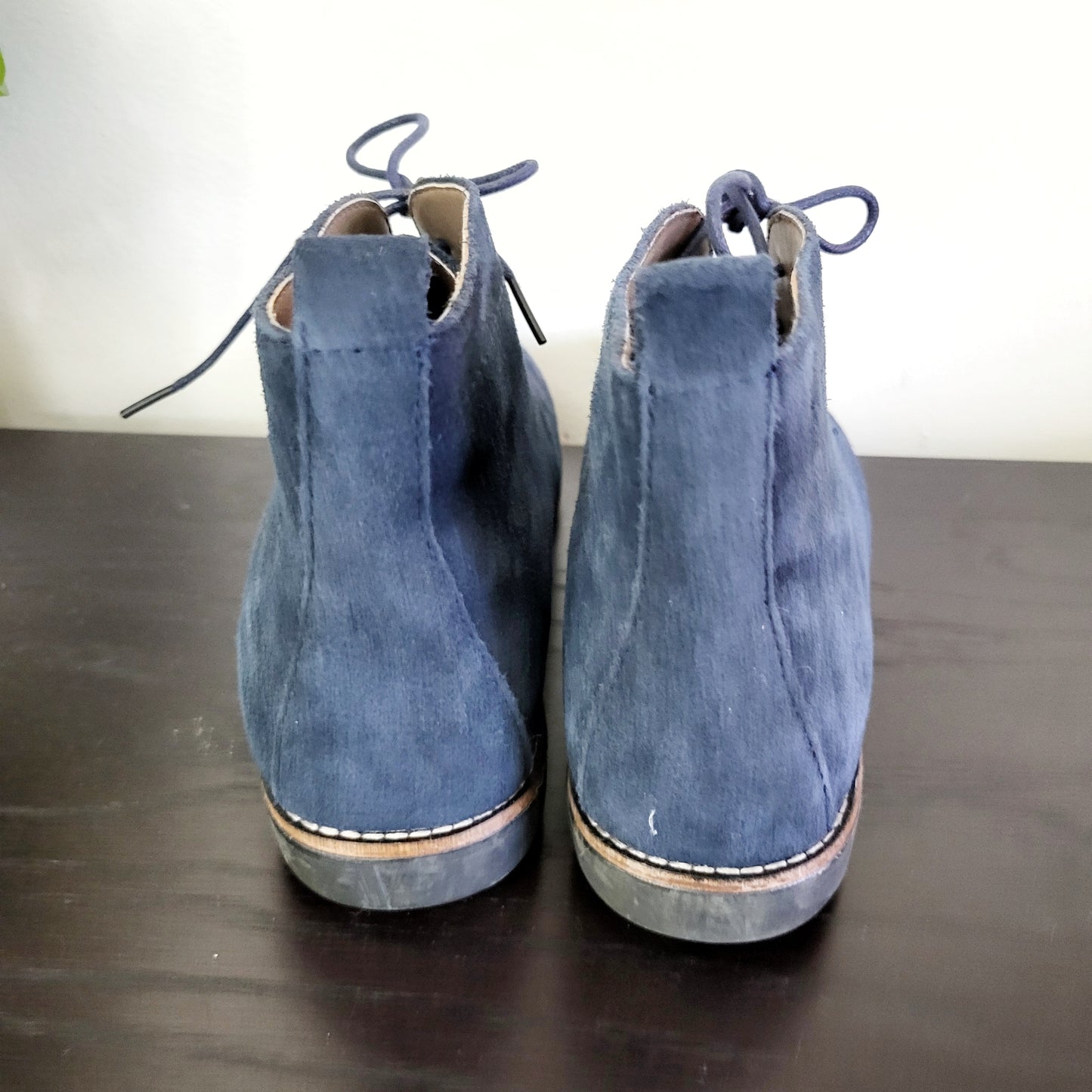 CMOH1 - White Mountain blue suede lace up ankle boots. Size 7.5M