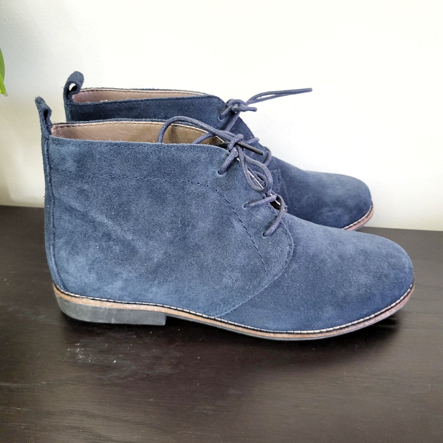 CMOH1 - White Mountain blue suede lace up ankle boots. Size 7.5M