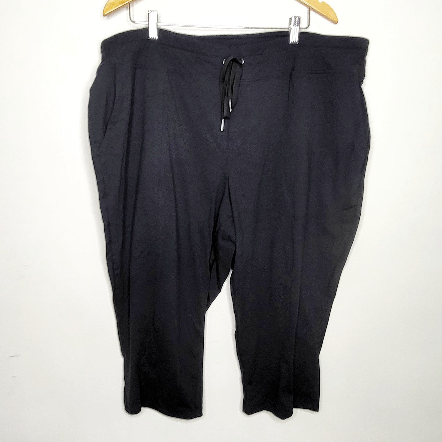 SPMP - New without tags Hyba black cropped elastic waist pants. Size 3X