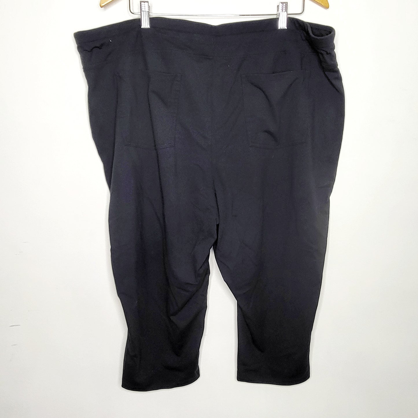 SPMP - New without tags Hyba black cropped elastic waist pants. Size 3X