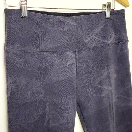 JLSN1 - Kirkland grey patterned capri active leggings. Size large