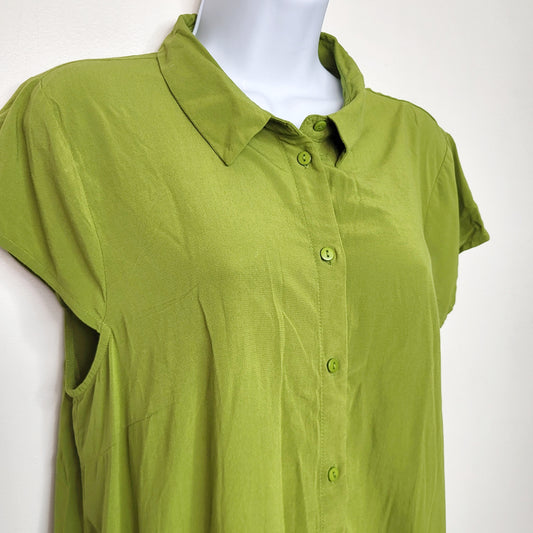 ALXS1 - Aware by Vera Modo green "Uberta" cap sleeve button down blouse. Size large