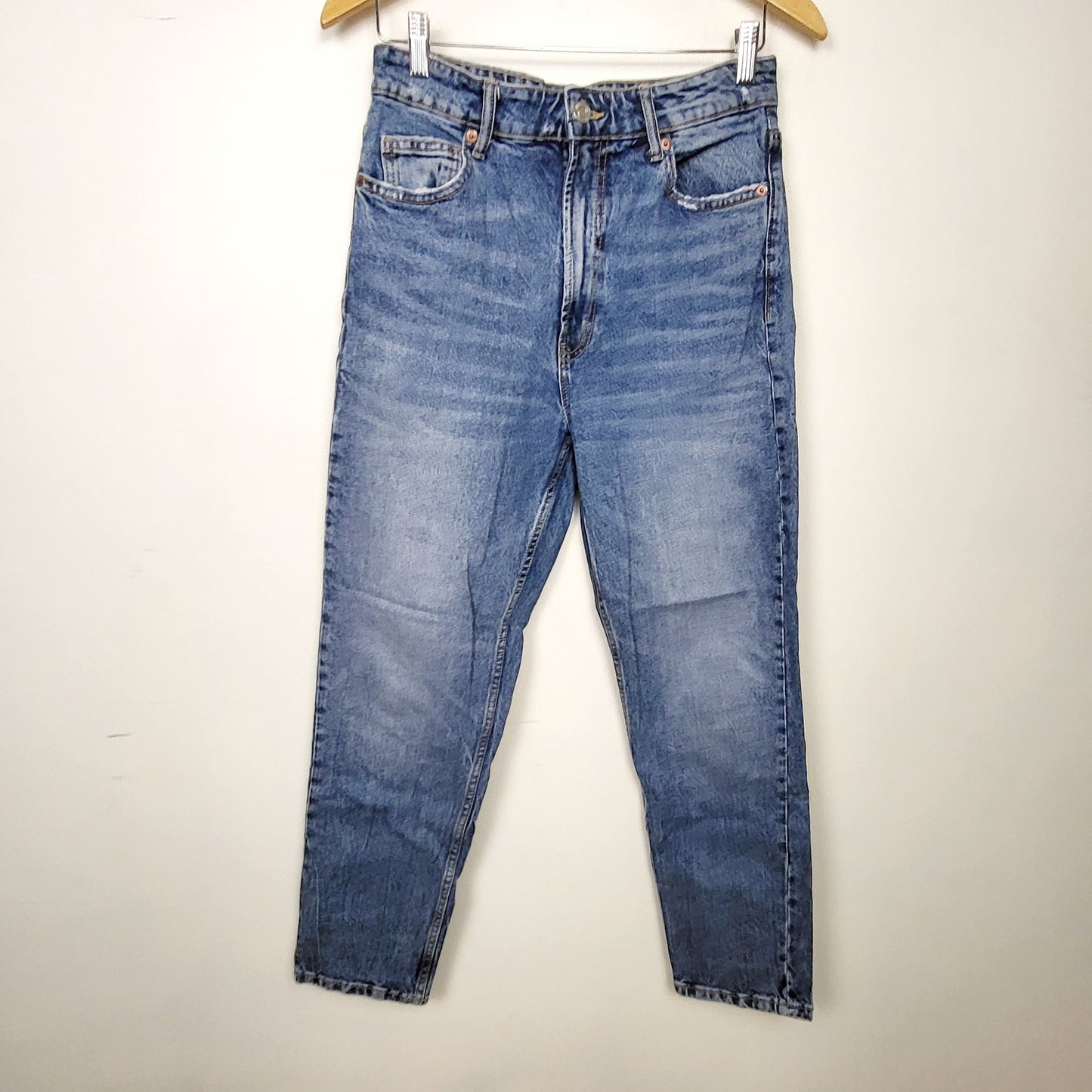 KRSP2 - Zara distressed high waisted straight leg jeans. Size 8