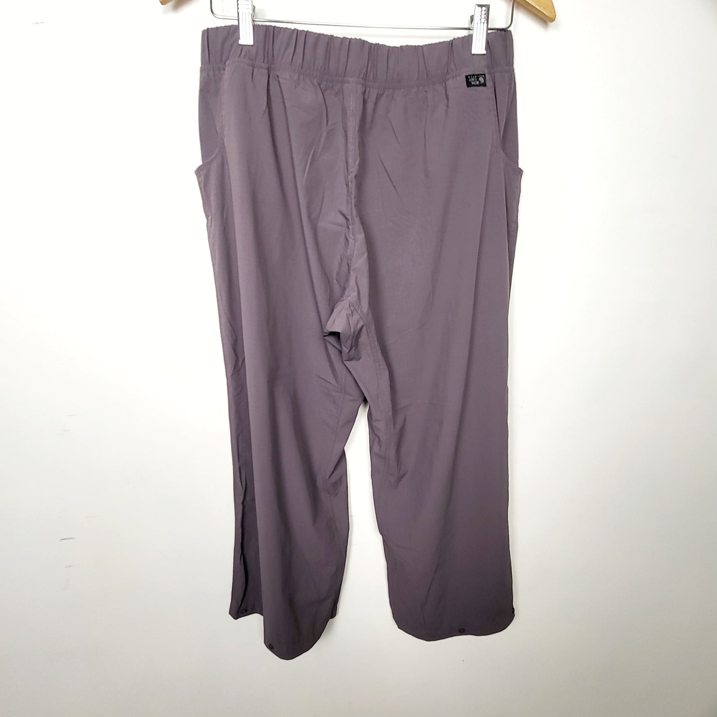 KRSP2 - Mountain Hardwear grey hiking style pants.  Water repellent and UPF 50 protection. Size medium