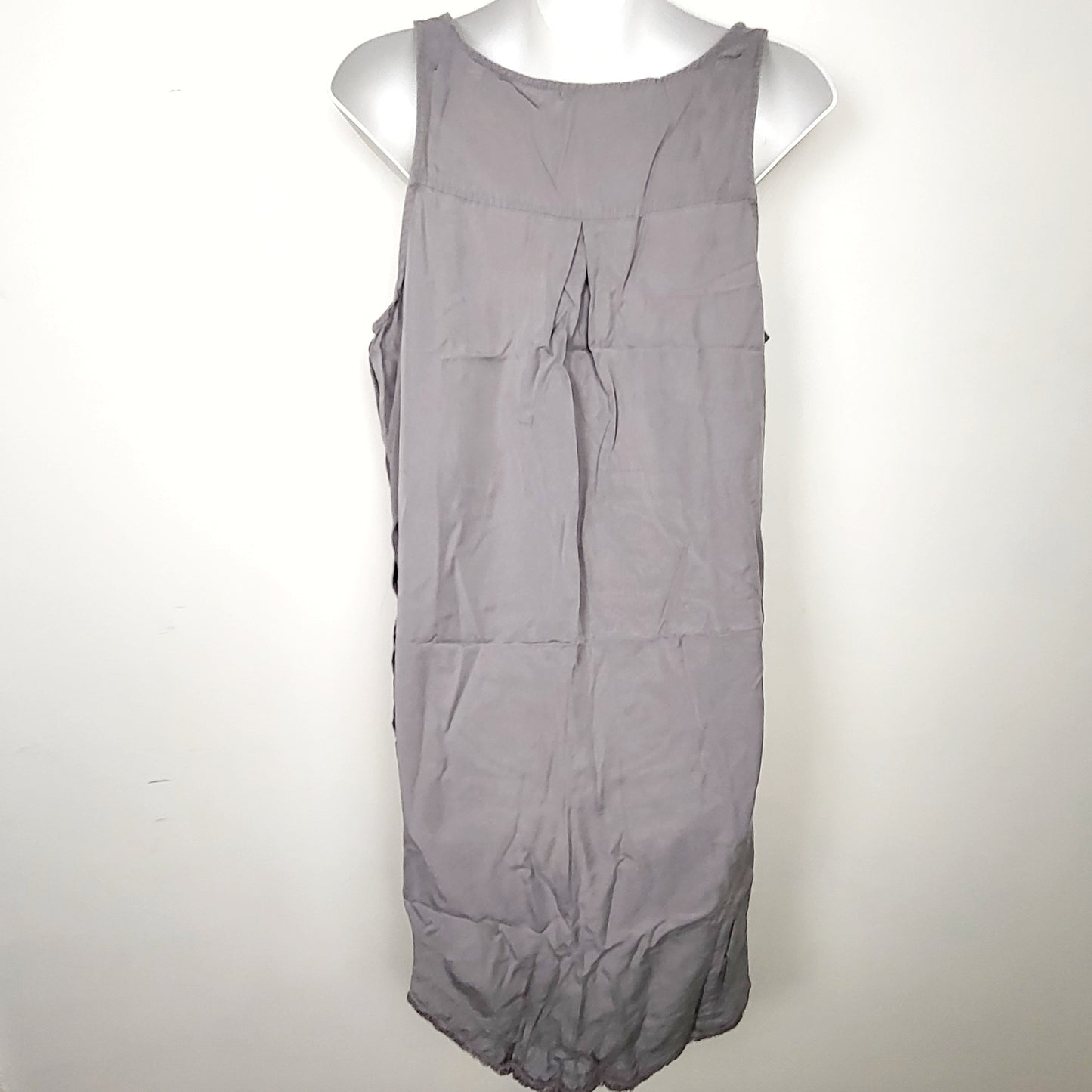 KRSP2 - Dex grey rayon side button sleeveless dress with fringe. Size medium