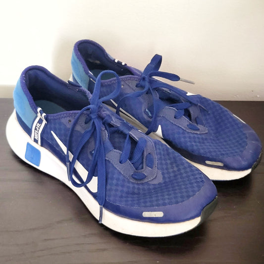 DZAV3 - Nike navy Reposto running shoes. Size 6