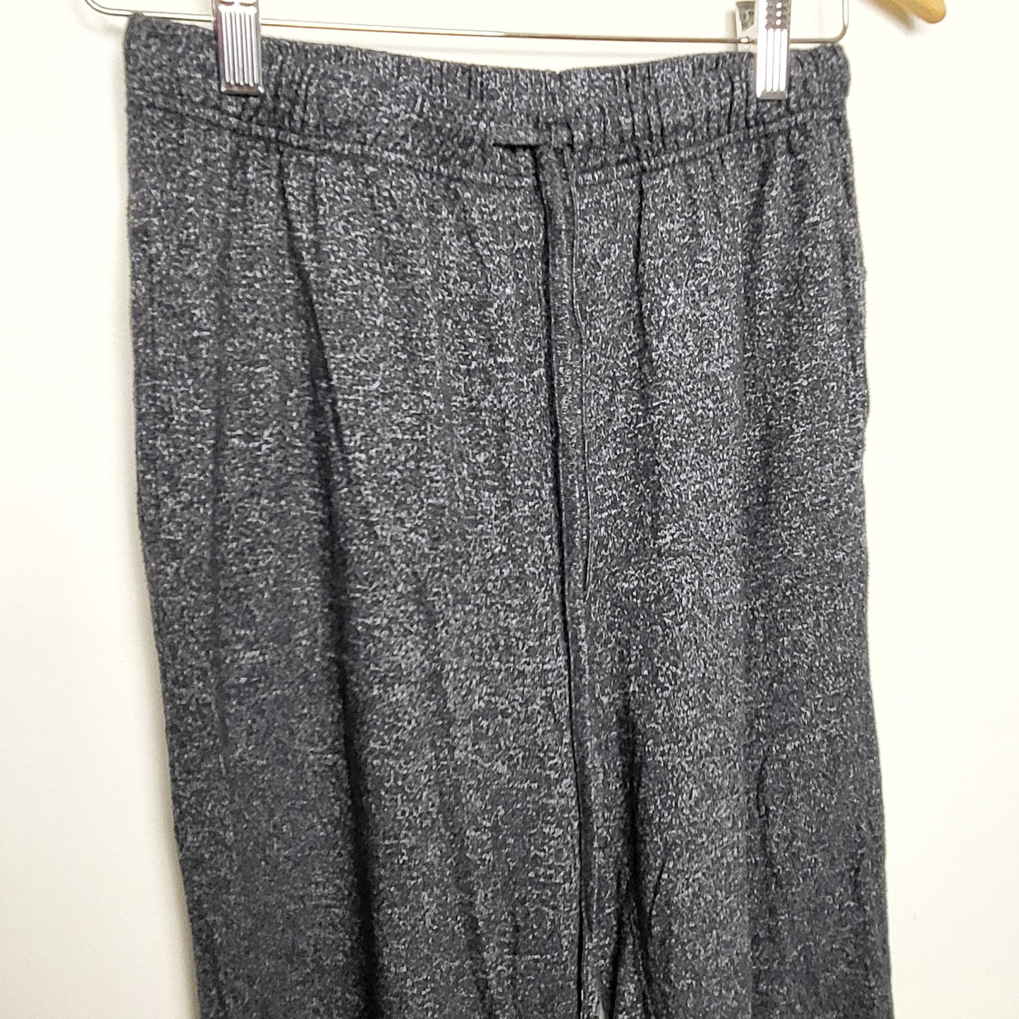 DZAV3 - Arie grey knit drawstring joggers. Size small