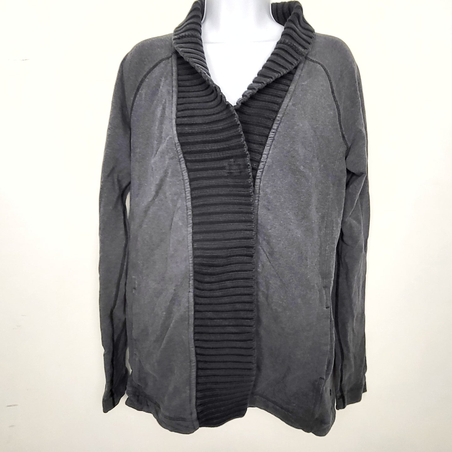 MLM1 - Lululemon black and greay Bliss Break Wrap. Sizes like a small