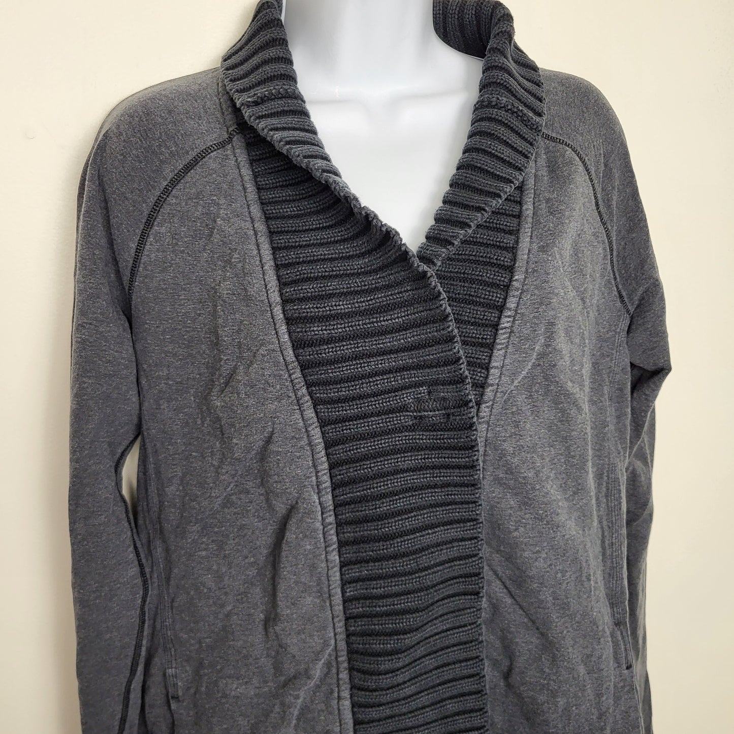 MLM1 - Lululemon black and greay Bliss Break Wrap. Sizes like a small