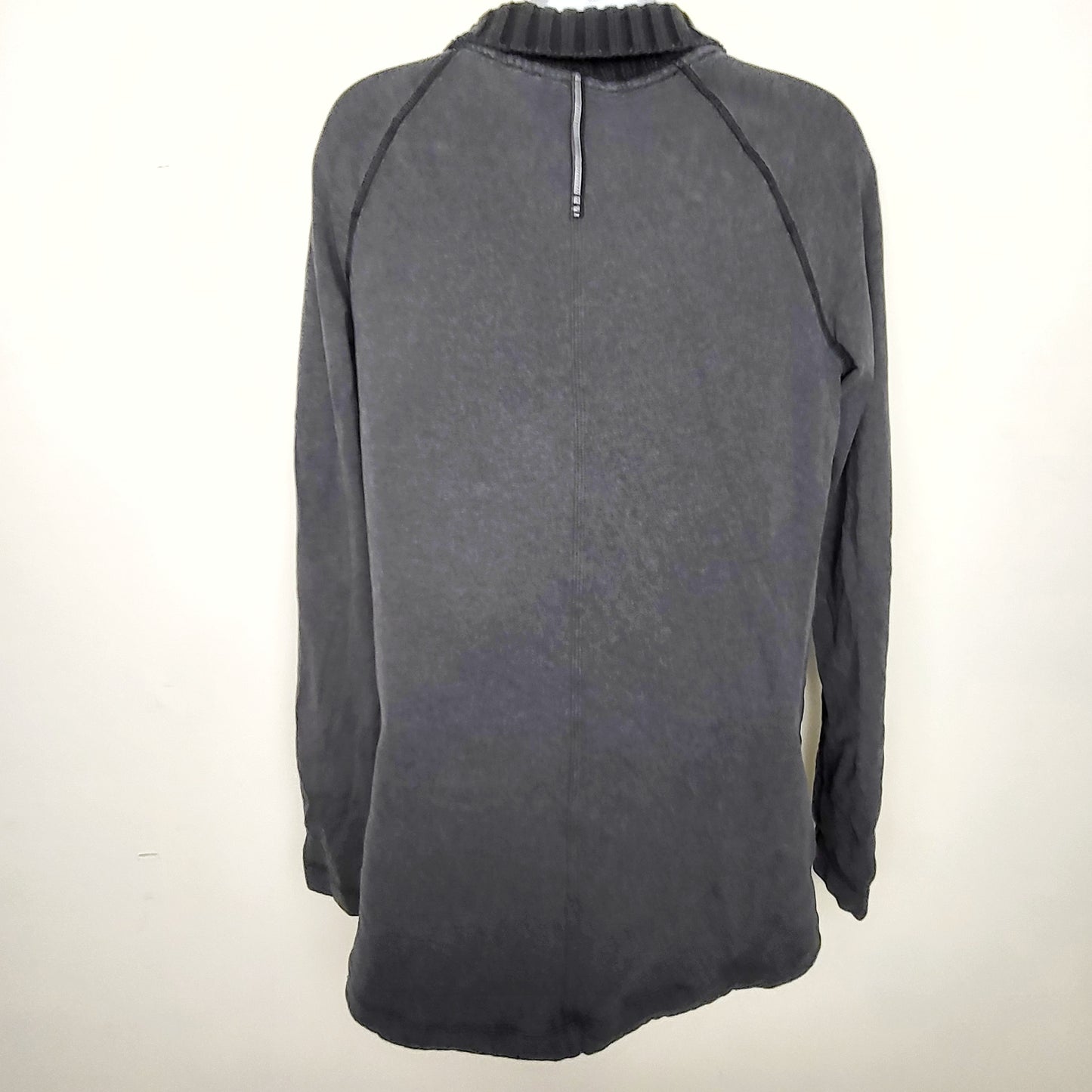 MLM1 - Lululemon black and greay Bliss Break Wrap. Sizes like a small