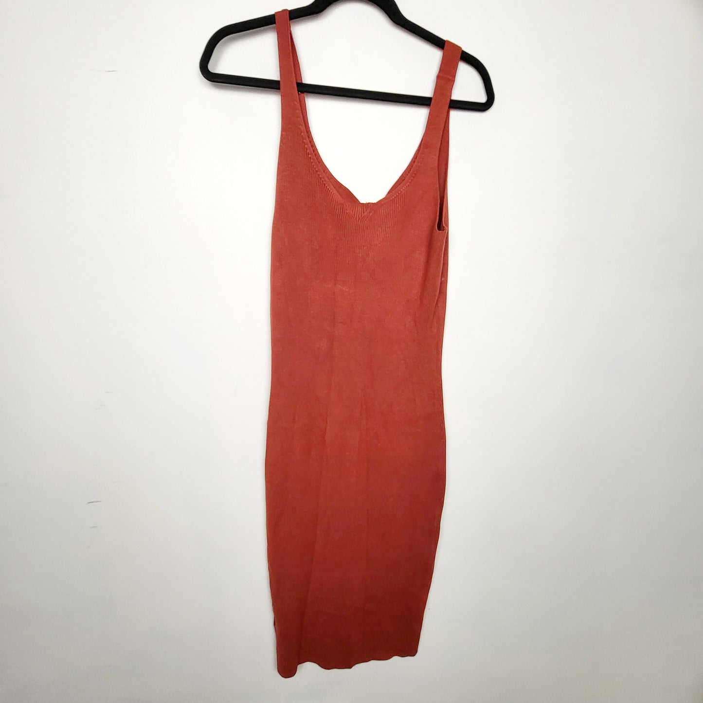 GBAR1 - NEW - RW and Co rust coloured rib knit tank midi dress. Size large