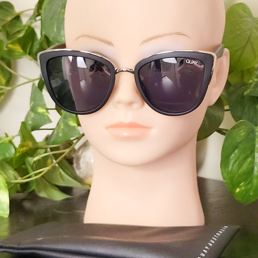 GBAR1 - Quay My Girl sunglasses with case