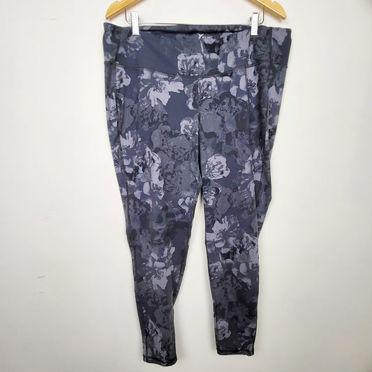 BSAC1 - Old Navy grey floral print fitted capri length Go Dry active leggings. Size XXL