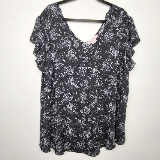 BSAC1 - In Every Story black floral print top with ruffle sleeves. Size 3X