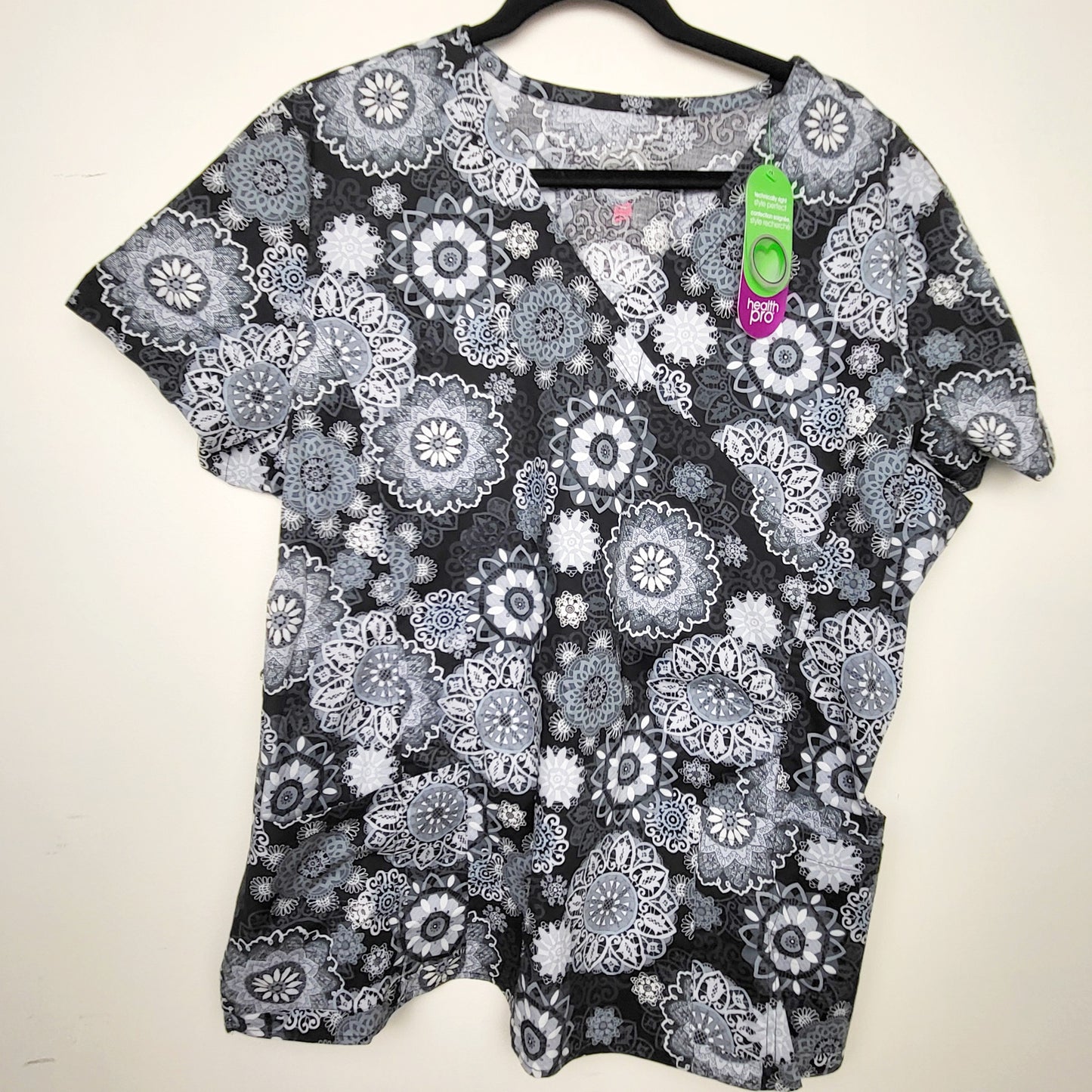 BSAC1 - NEW - Pro Health Scrubs floral print top. Size 2X