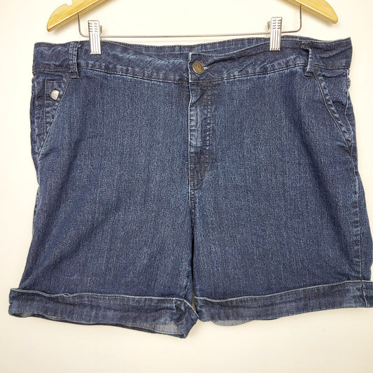 BSAC1 - Tag brand cuffed stretch denim shorts. Size 20