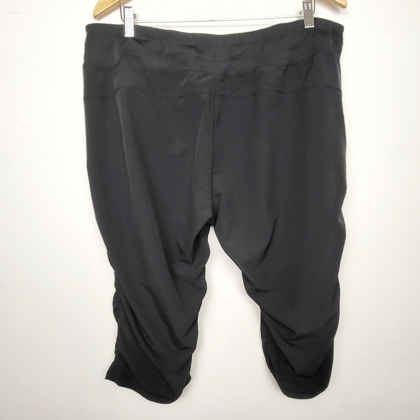 BSAC1 - Kirkland black cropped lightweight pants. Size XXL