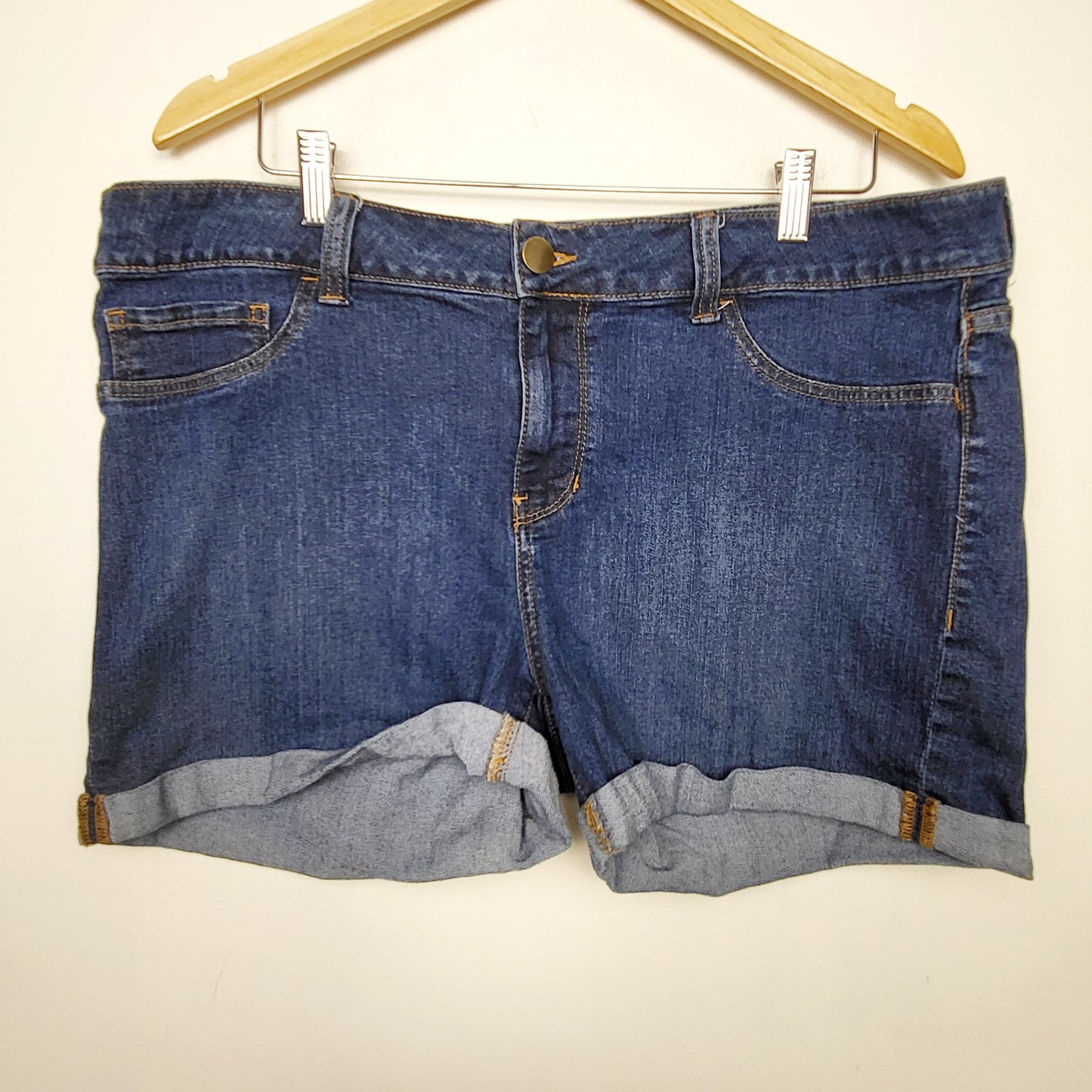 BSAC1 - Forever 21 cuffed denim shorts. size 18