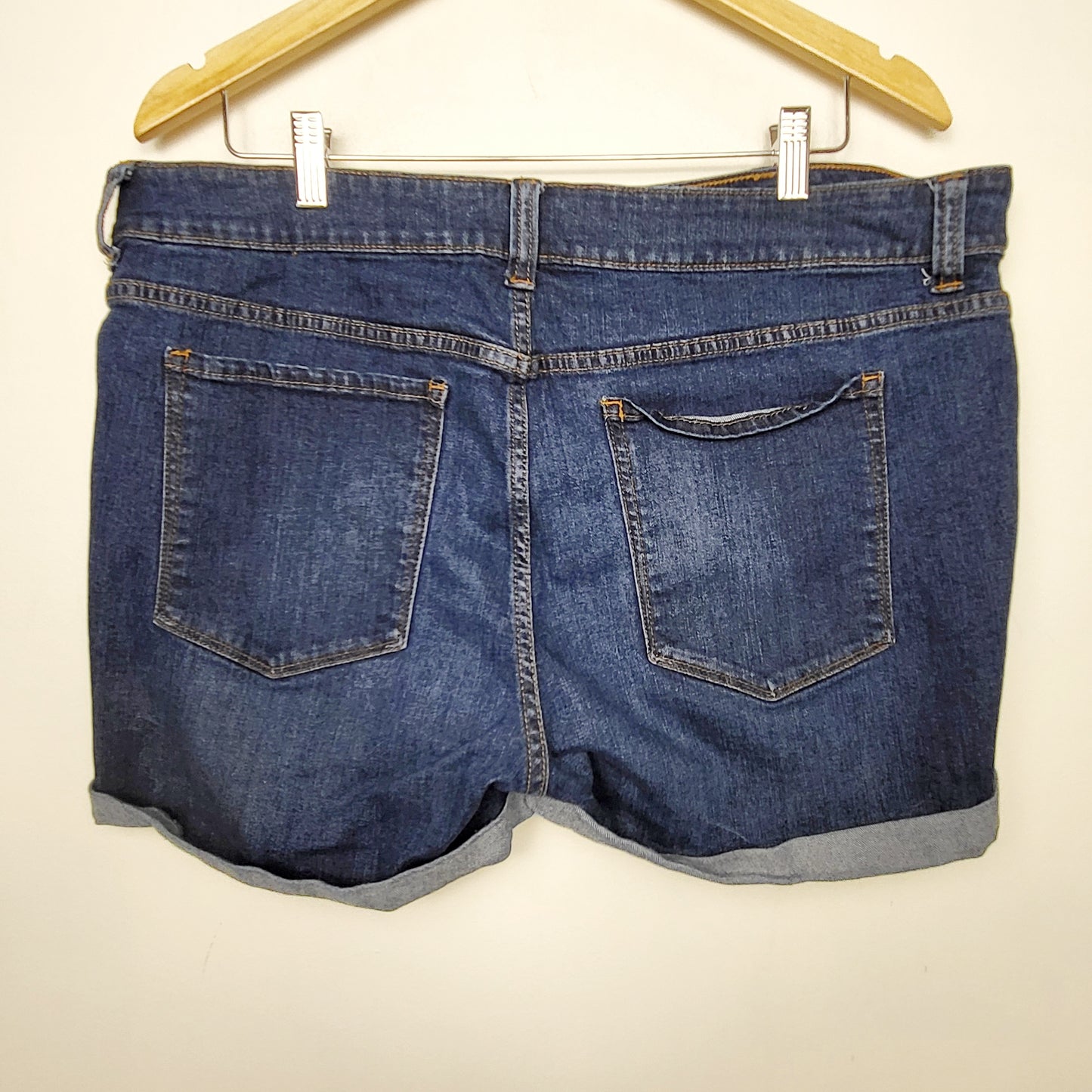 BSAC1 - Forever 21 cuffed denim shorts. size 18