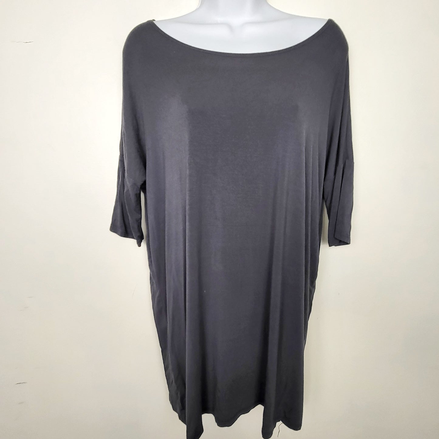 ESZ1 - Emma's Closet blue-grey bamboo top. Size small