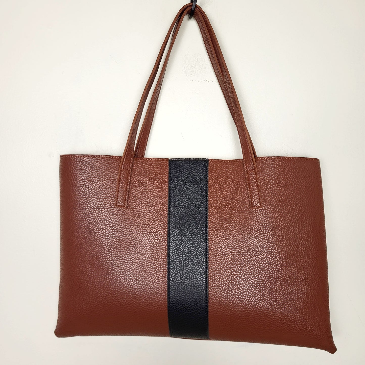 ESZ1 - Vinca Camuto tan vegan leather tote bag with black stripe