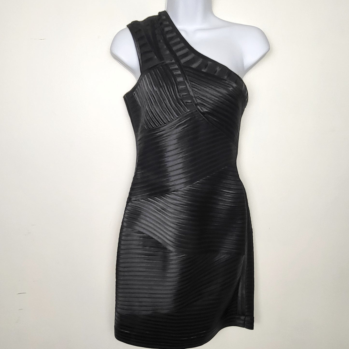 DPAR1 -BCBGMAXAZRIA Black Eden One Shoulder Cocktail Dress. Size 8