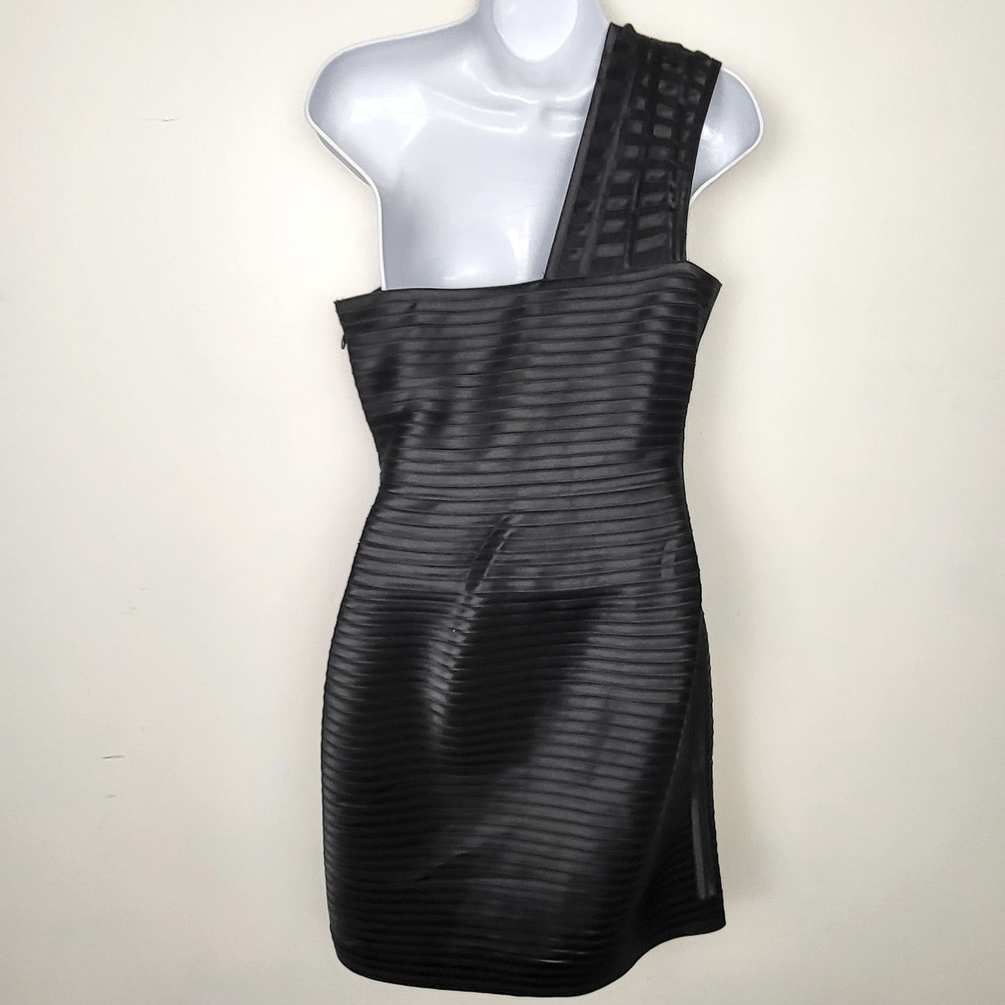 DPAR1 -BCBGMAXAZRIA Black Eden One Shoulder Cocktail Dress. Size 8