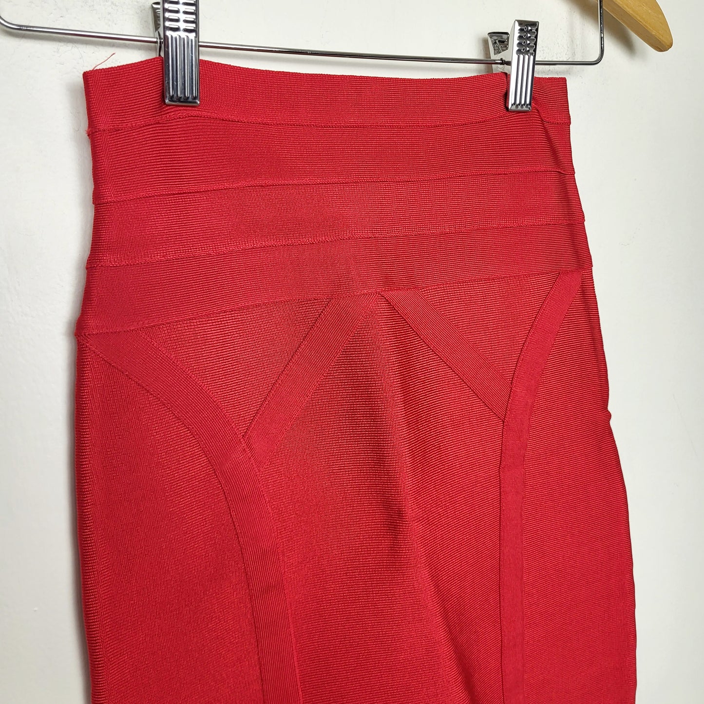 DPAR1 - Bebe Red Y2K Curve Contouring Bandage Skirt. Size XS