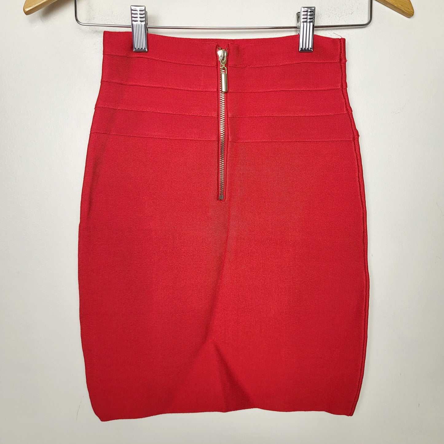 DPAR1 - Bebe Red Y2K Curve Contouring Bandage Skirt. Size XS