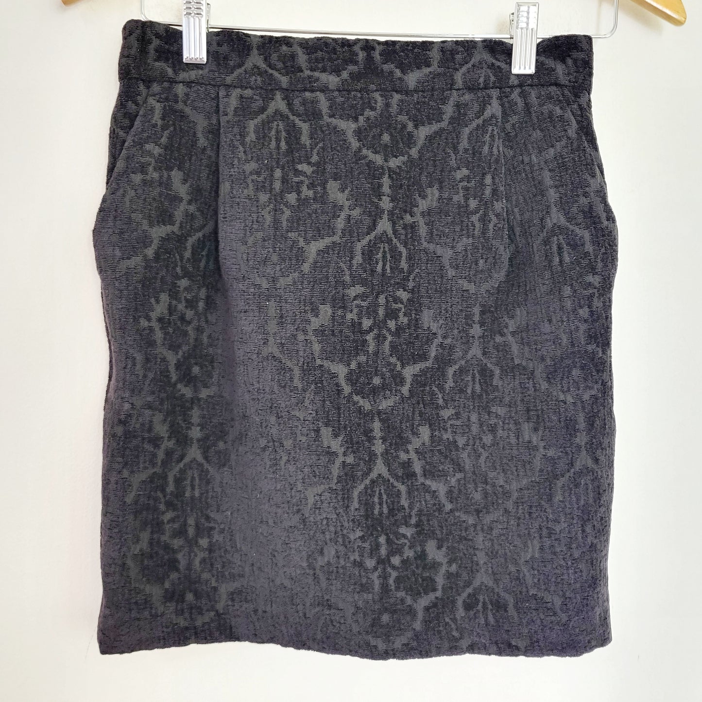 DPAR - Joe black floral print textured skirt. Sizes like an XS